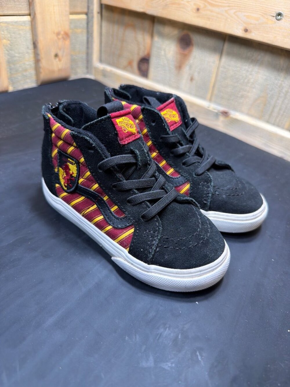 Vans Harry Potter Gryffindor Sk8-Hi Zip Toddler Boys Sneakers Size 9 US 25.5 EU! - Picture 2 of 11